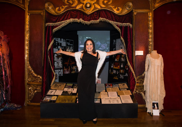 Regina Duarte inaugura exposição em homenagem aos 50 anos de carreira
