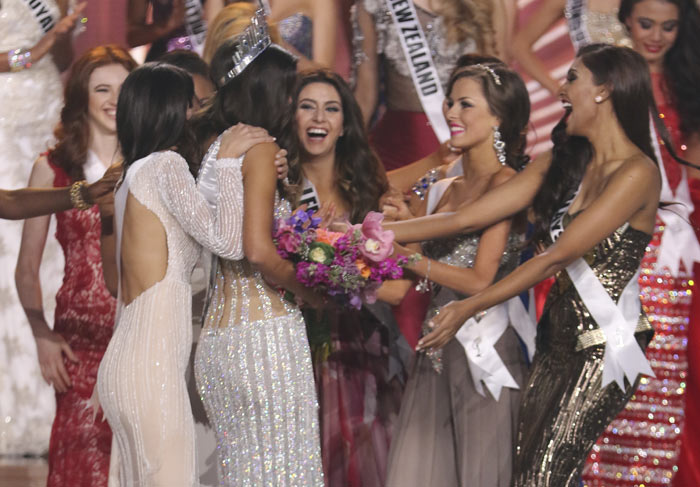 Colombiana Paulina Vega é eleita a Miss Universo