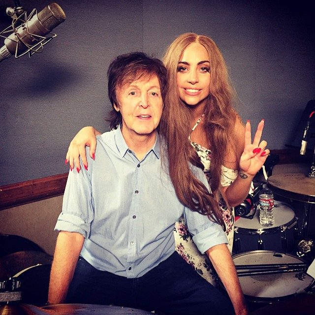 Lady Gaga anuncia parceria com Paul McCartney