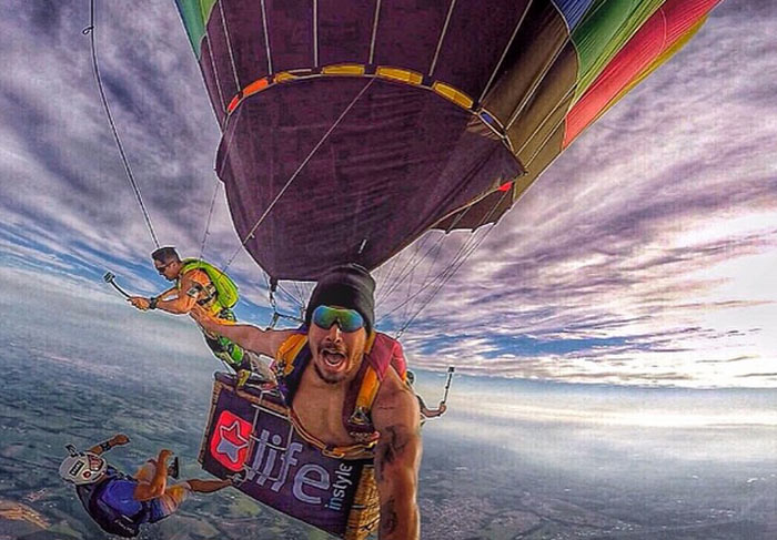Caio Castro salta de balão, no Equador