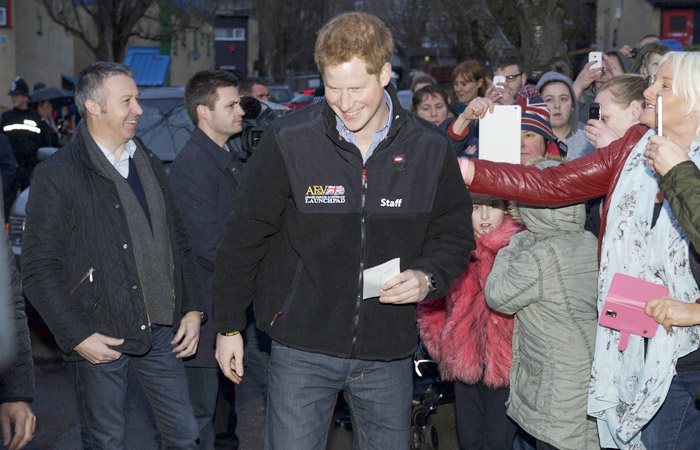 Príncipe Harry visita veteranos das Forças Armadas 