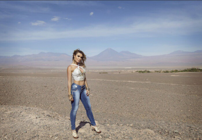 Fernanda Lacerda posa para editorial de moda no Chile