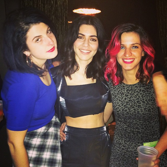 Antes de cancelar show no Brasil, Marina and The Diamonds postou foto numa balada