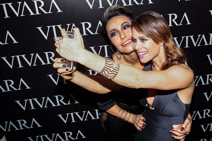 Sabrina Sato e Mariana Ximenes fizeram uma selfie juntas