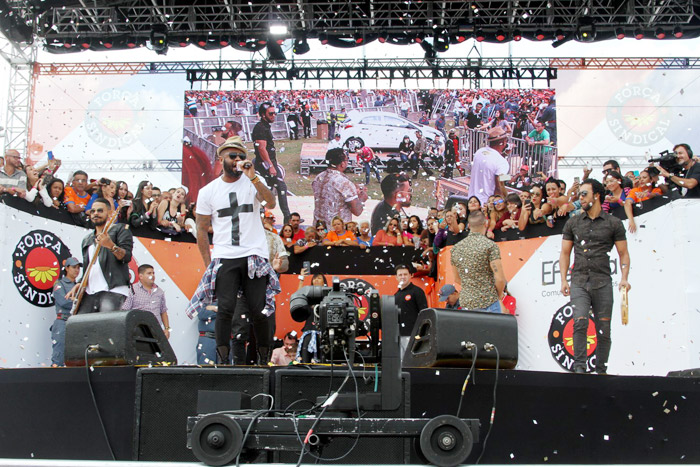  MC Ludmilla e mais cantores animam o 1º de maio em São Paulo 