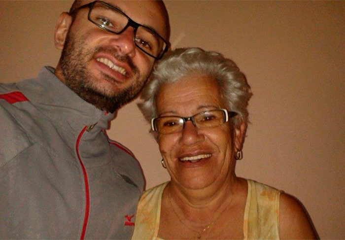 O produtor de festas Rogério Lero conta que animação é de família e que se diverte muito com a mãe Madalena: “Com ela, levo bronca dando risada!”