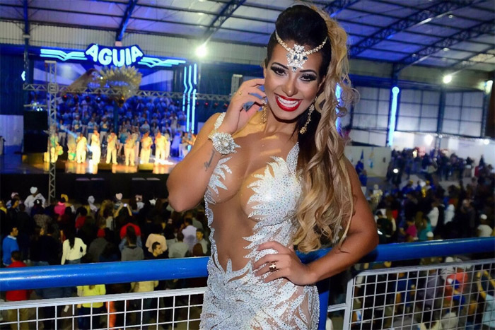Cintia Santos comemora o aniversário da Águia de Ouro em São Paulo