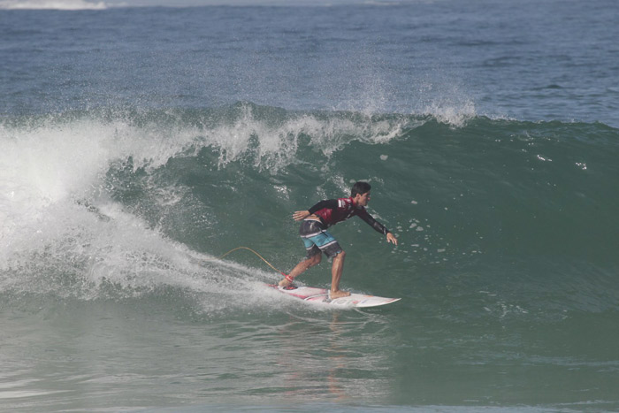 Gabriel Medina participou de uma bateria de surfe na Barra da Tijuca nesta manhã. Confira no OFuxico!