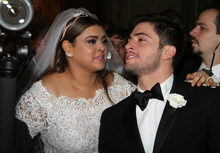 Casamento Preta Gil e Rodrigo Godoy: Noivos conversam com a imprensa e posam para foto