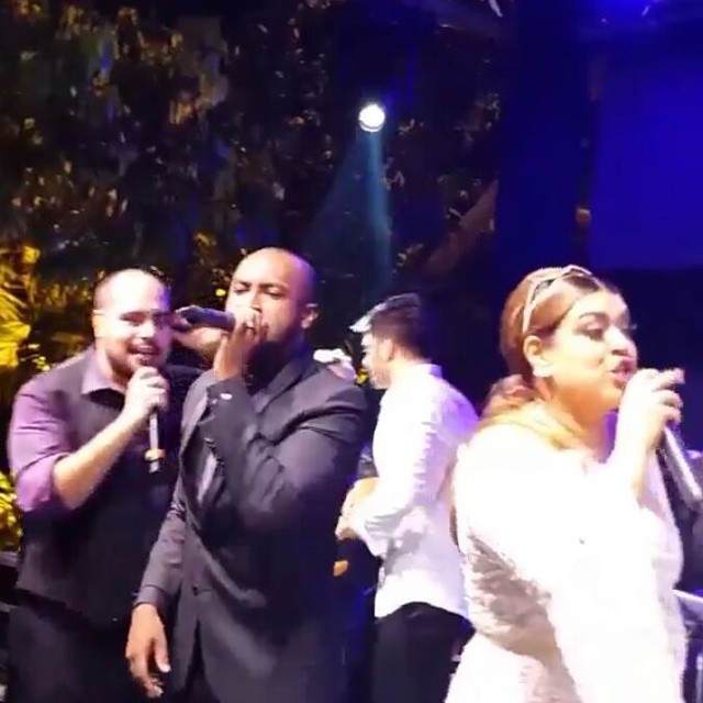 Thiaguinho e Tiago Abravanel também cantaram com a noiva. Rodrigo Godoy ficou no palco o tempo todo, arriscou tocar alguns instrumentos e mostrou que curtiu a festa como um verdadeiro rei