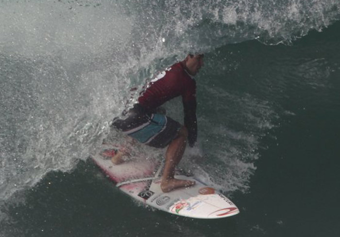 Gabriel Medina participou de uma bateria de surfe na Barra da Tijuca nesta manhã. Confira no OFuxico!