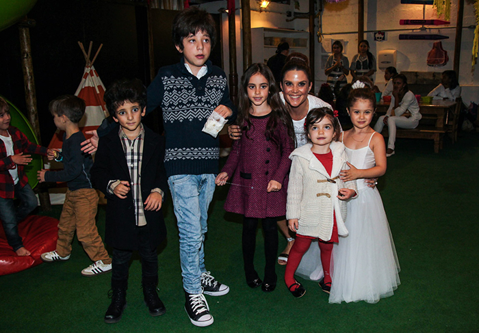 Romeo, Stéfano e Donatella, filhos de Marcos Mion, curtem festa de Victoria Kupfer