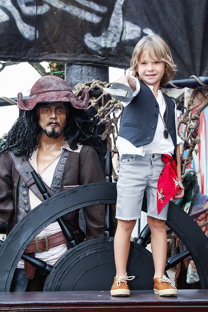 Filho de Adriane Galisteu ganha festa com tema do Piratas do Caribe