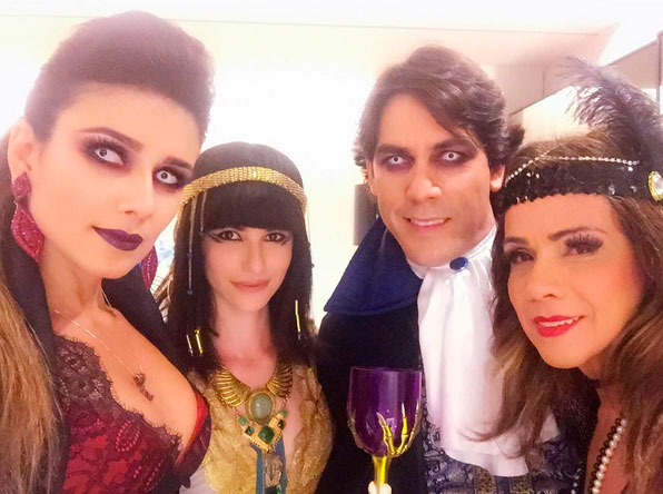 Paula Fernandes comemora 31 anos vestida de vampira 