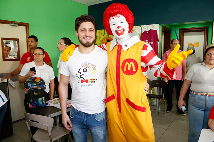 Daniel Rocha participa da abertura do McDia Feliz 2015