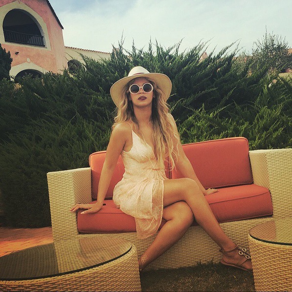 Beyoncé mostra cliques cheios de luxo de suas férias