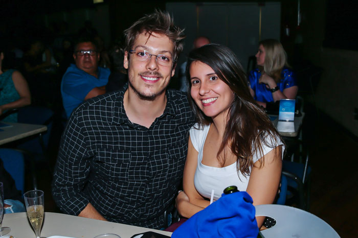  Fábio Porchat assiste Gil e Caetano ao lado da nova namorada