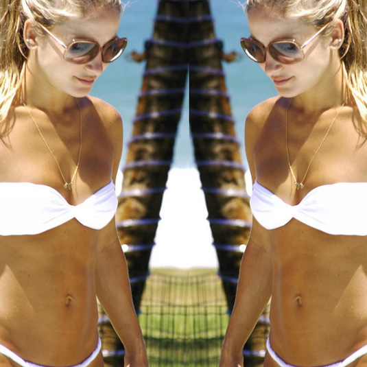 Claudia Leitte posa de biquíni: 'Verão o ano todo'