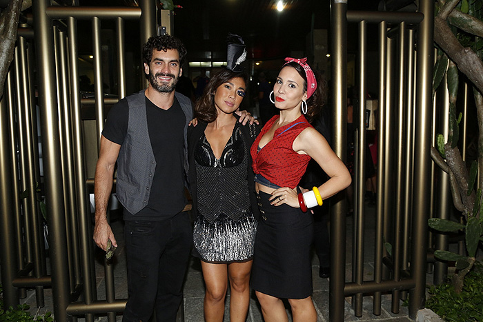 Famosos arrasam na criatividade em festa à fantasia