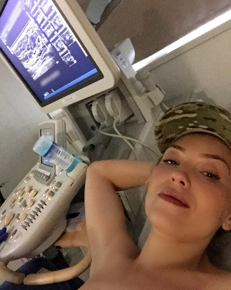 Thalía faz mamografia e publica foto para incentivar fãs