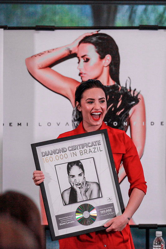 Demi Lovato diz: 'Parei de encarar críticas negativamente'
