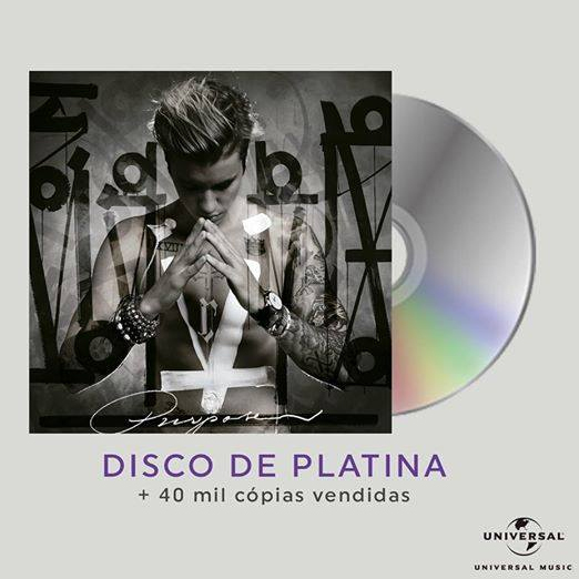 Justin Bieber comemora disco de platina no Brasil