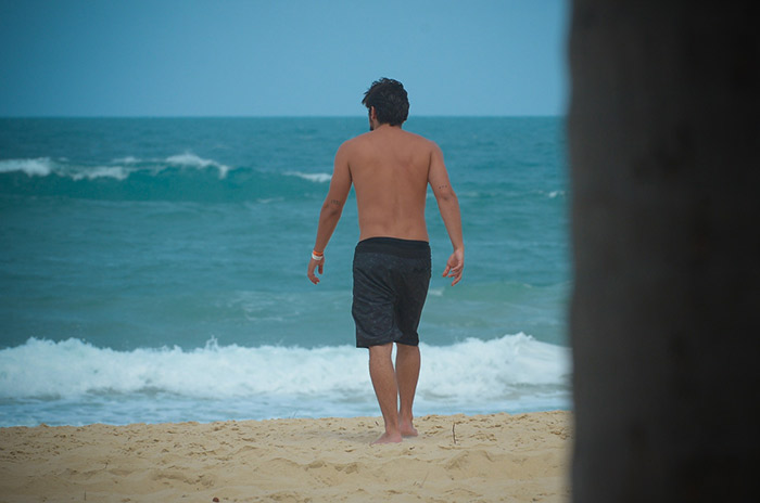Bruno Gissoni é fotografado em praia do Ceará