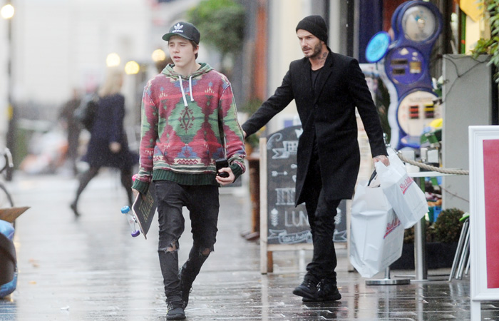 Pai e filho! David Beckham e Brooklyn fazem compras