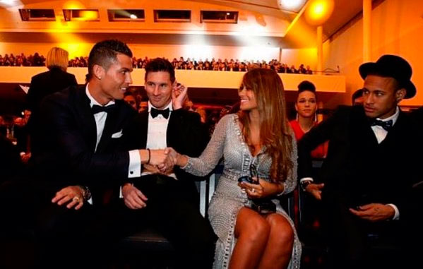  Cristiano Ronaldo cumprimenta esposa de Messi e vira meme