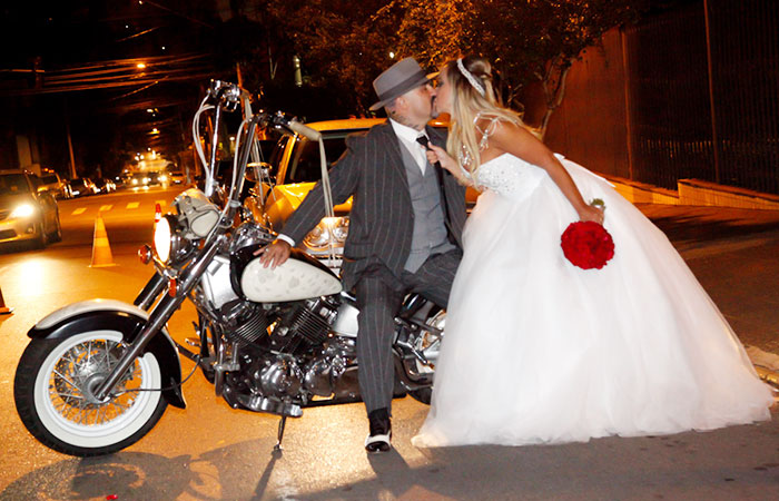 Ex-atriz pornô, Vivi Fernandez, se casa em restaurante em SP