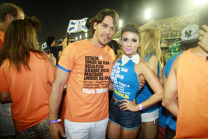 Paula Fernandes e o namorado Henrique Valle 