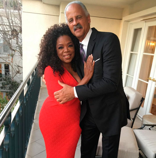 Após emagrecer, Oprah Winfrey exibe suas novas curvas