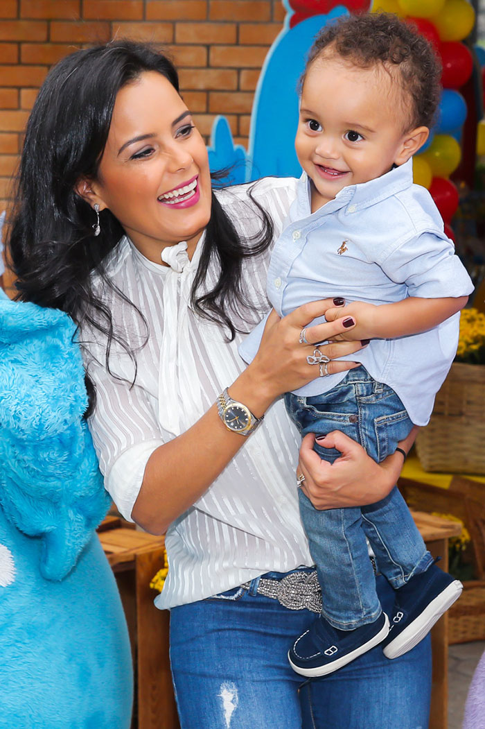 Luciele di Camargo reúne família para aniversário do filho