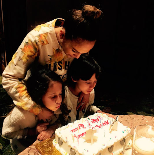  Jennifer Lopez festeja os oito anos dos filhos gêmeos