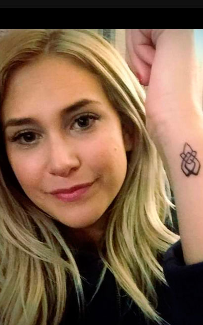 Lady Gaga e mulheres vítimas de abuso fazem tatuagens iguais