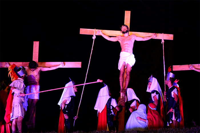  Kayky Brito e Luciano Szafir emocionam em A Paixão de Cristo