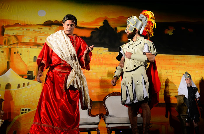  Kayky Brito e Luciano Szafir emocionam em A Paixão de Cristo