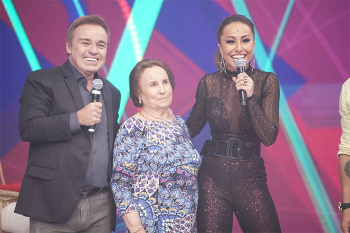 Sabrina Sato homenageia Gugu em programa especial de 2 anos