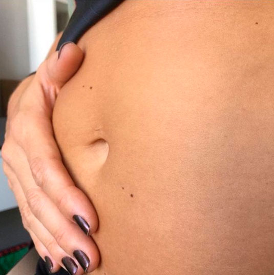 Bruno Gagliasso levanta dúvidas ao postar foto de gravidez