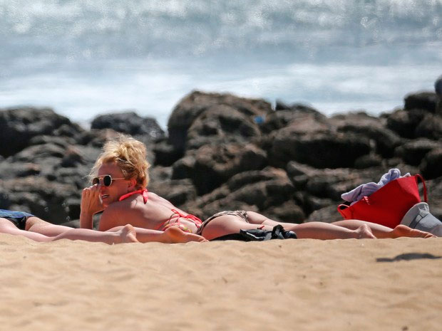 Britney Spears arrasa com biquíni de oncinha no Havaí