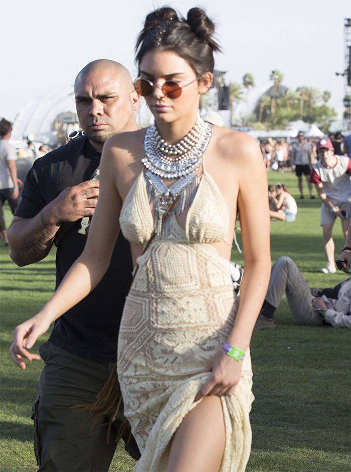 Kendall Jenner é puro estilo no Coachella