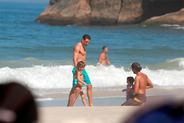 Cauã e Sofia estavam na praia de Joatinga, no Rio de Janeiro
