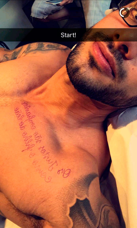  Ex-BBB Renan decide fazer nova tatuagem. Confira!