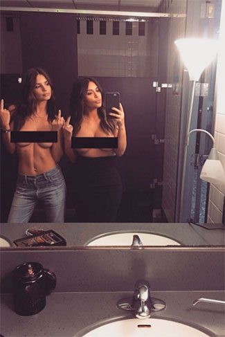 Nessa imagem, milhões de homens ao redor do mundo torceram para as tarjas pretas saírem em foto de Kim Kardashian com a irmã Kendall Jenner