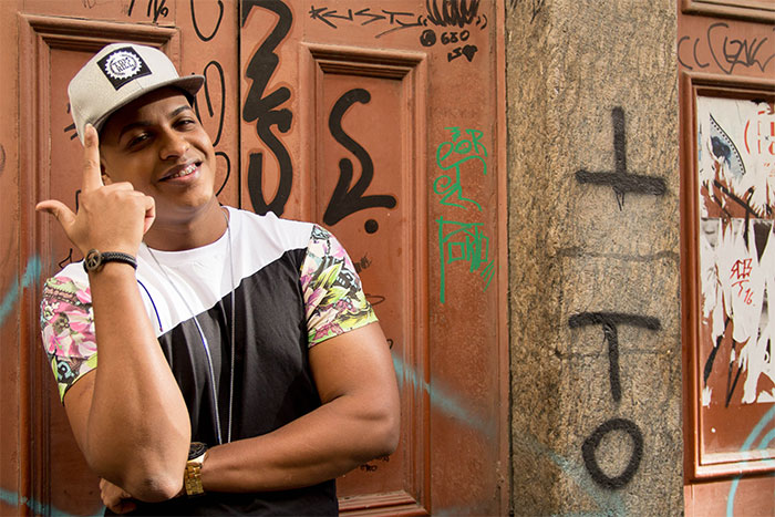 Nova sensação do funk, Rodrigo Fox faz ensaio e celebra fama