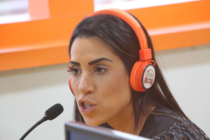  Juliana Dias marca presença em rádio paulistana