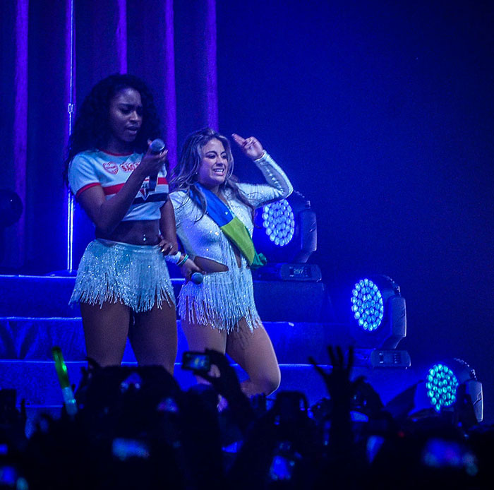 Fifth Harmony veste camisa do Brasil para show em São Paulo
