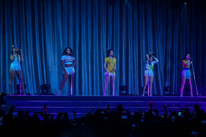 Fifth Harmony veste camisa do Brasil para show em São Paulo