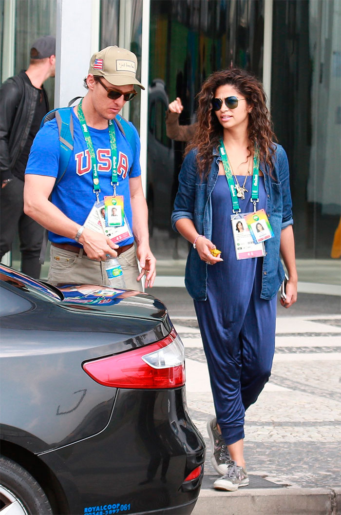 Matthew McConaughey e Camila Alves prestigiam as Olimpíadas