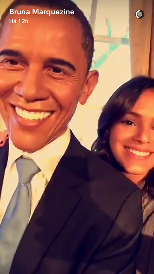 Bruna Marquezine posa com ‘Obama’ nos EUA. Veja!
